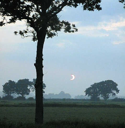 Sonnenaufgang mit Finsternis