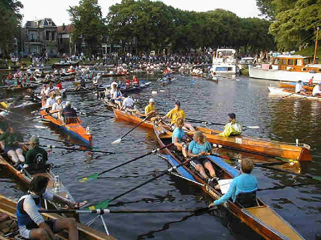 99 Boote am Start