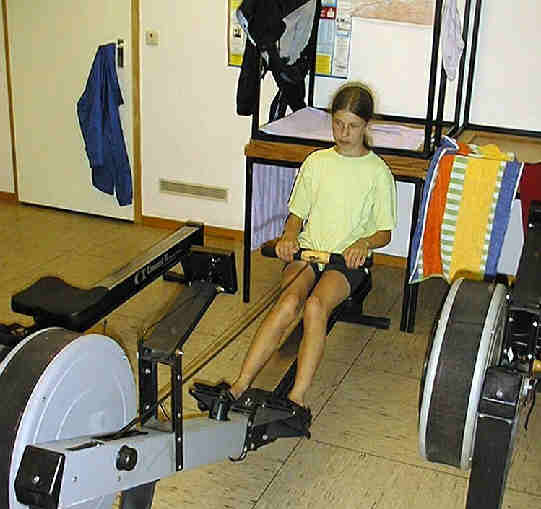 Henrike auf dem Ergo